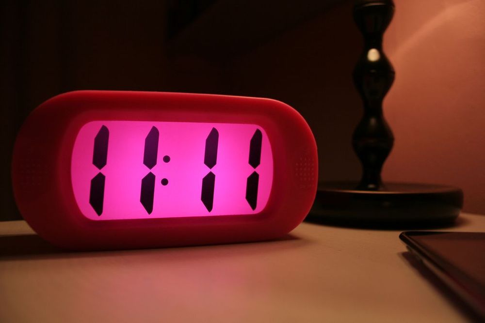 11h11, 22h22 : voici la signification des heures miroirs | So Busy Girls