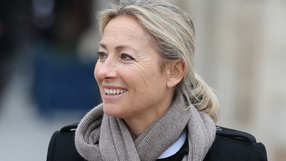 Les salaires fous d'Anne-Sophie Lapix, Marc-Olivier Fogiel et Yves Calvi : voici combien gagnent les stars de RTL | So Busy Girls
