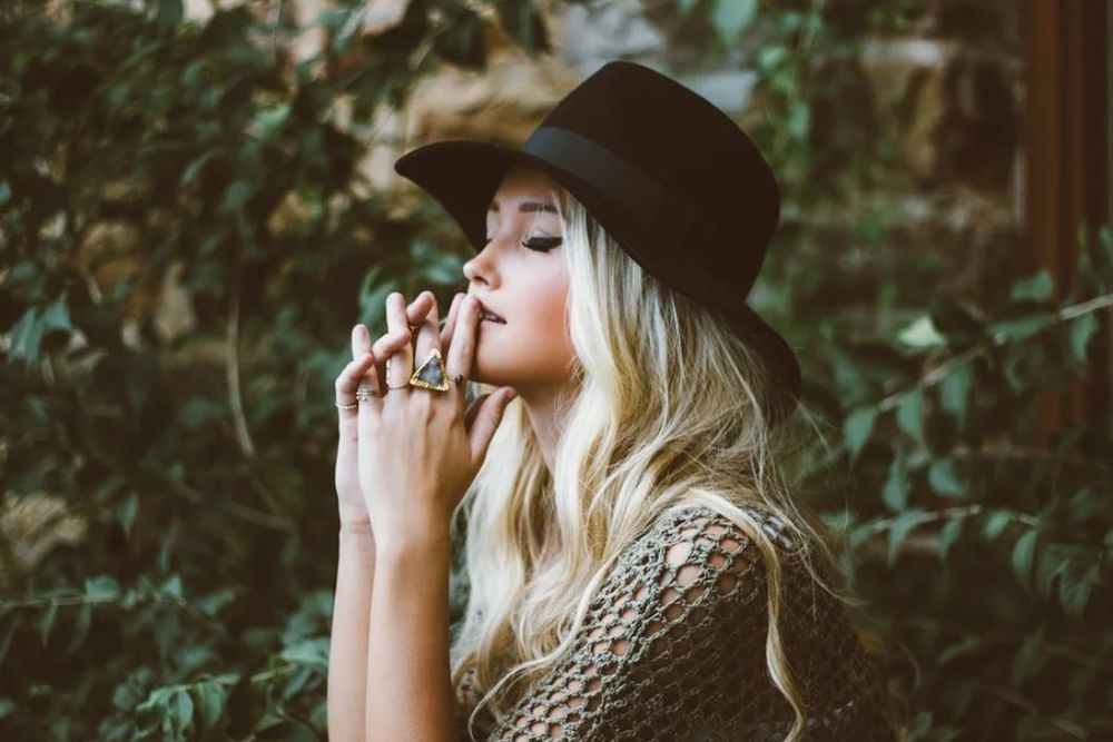 5 choses à faire pour éviter les cheveux blancs | So Busy Girls