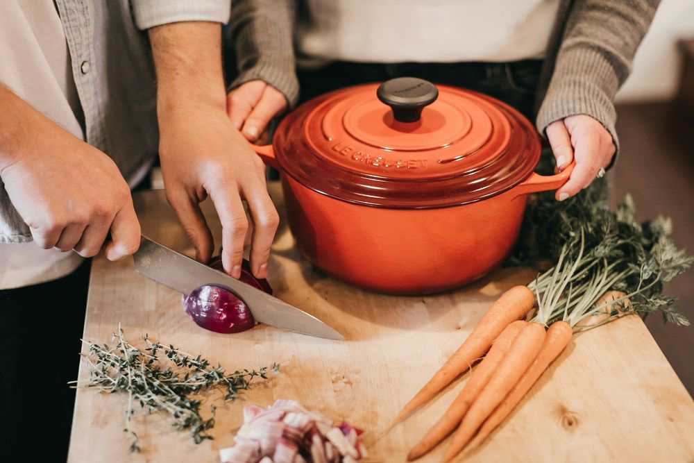 Pourquoi les couteaux japonais sont de grands incontournables pour les passionnés de cuisine | So Busy Girls
