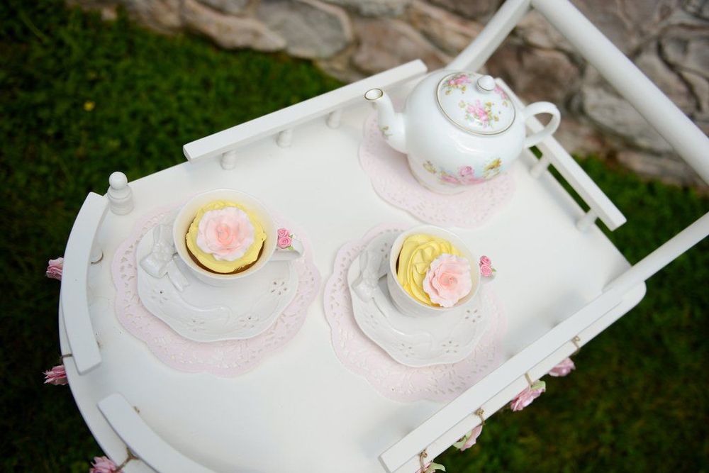 Cette décoration d'anniversaire La Belle et La Bête est tellement réussie que vous voudrez la même | So Busy Girls