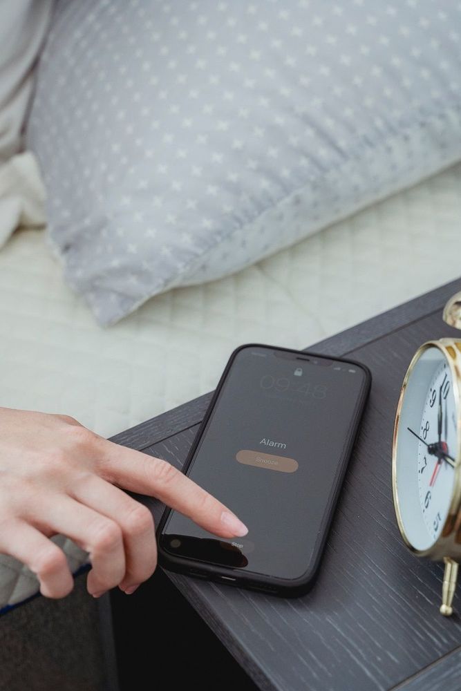 Vous ne vous en doutez pas, mais cette mauvaise habitude vous stresse dès le matin | So Busy Girls