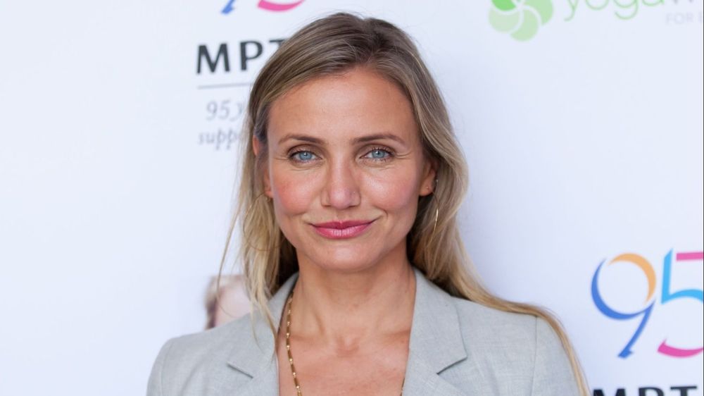 Cameron Diaz raconte son terrible accident de surf qui a failli lui coûter bien plus qu'un nez fracturé | So Busy Girls