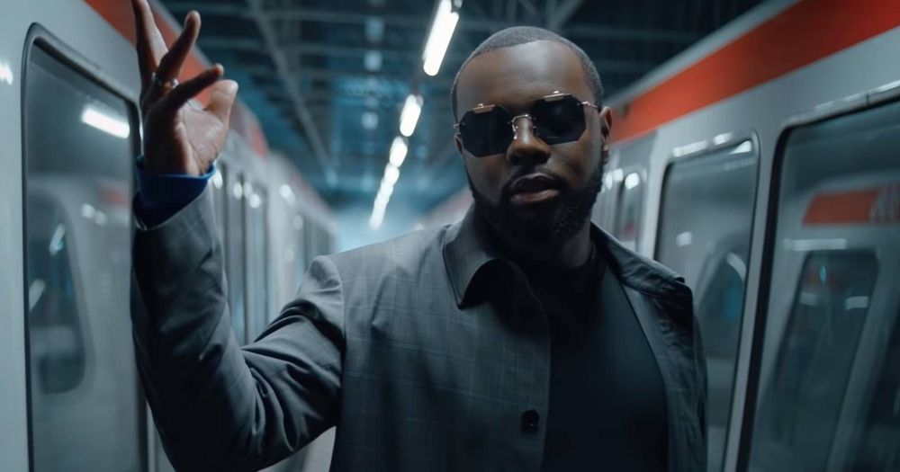 Sting et Maître Gims dévoilent « Reste », leur clip tourné dans le métro à Lyon et cartonnent sur YouTube | So Busy Girls