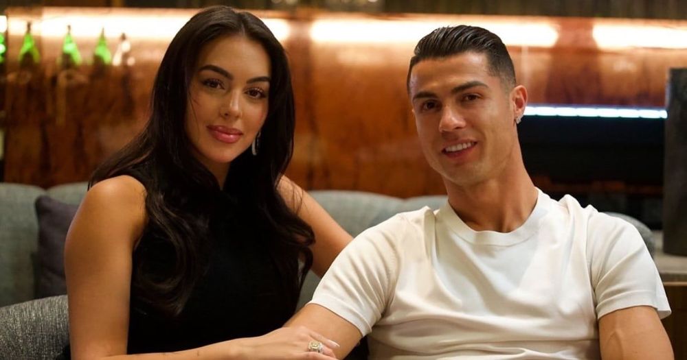 5 millions de dollars : Cristiano Ronaldo demande Georgina Rodriguez en mariage avec une bague qui fait rêver les internautes | So Busy Girls