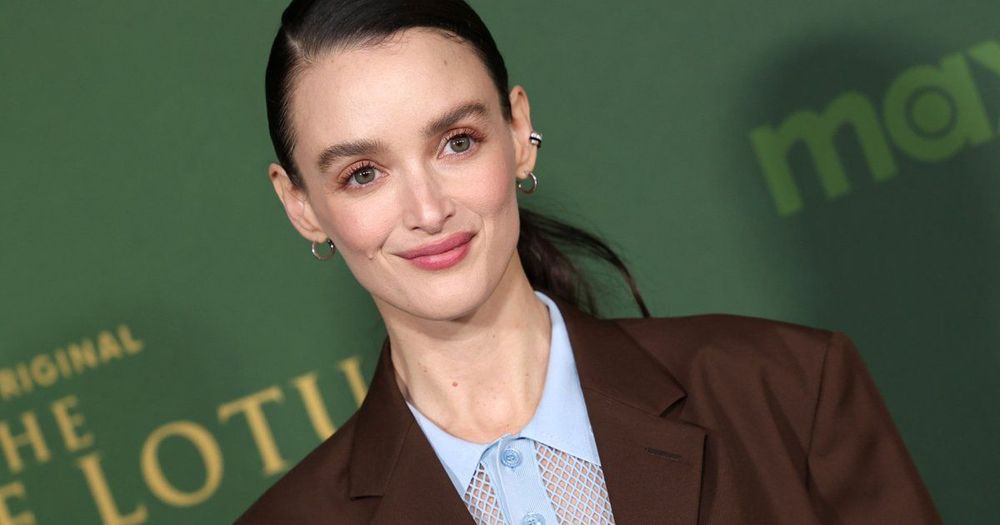 « On a l’impression d’être des bêtes de foire » : Charlotte Le Bon sans filtre sur les Français | So Busy Girls