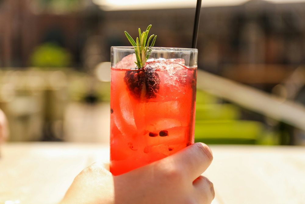 8 signes révélateurs que vous consommez trop de boissons sucrées… et pourquoi il est temps de changer ça | So Busy Girls