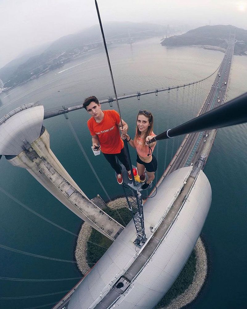Cette Russe prend les selfies les plus dangereux du monde (et ça fait peur !) | So Busy Girls
