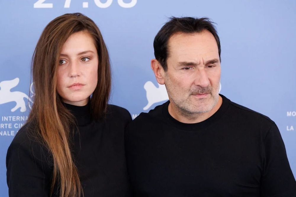 "C’était horrible de…" : Adèle Exarchopoulos et Gilles Lellouche racontent le tournage infernal de Chien 51 | So Busy Girls