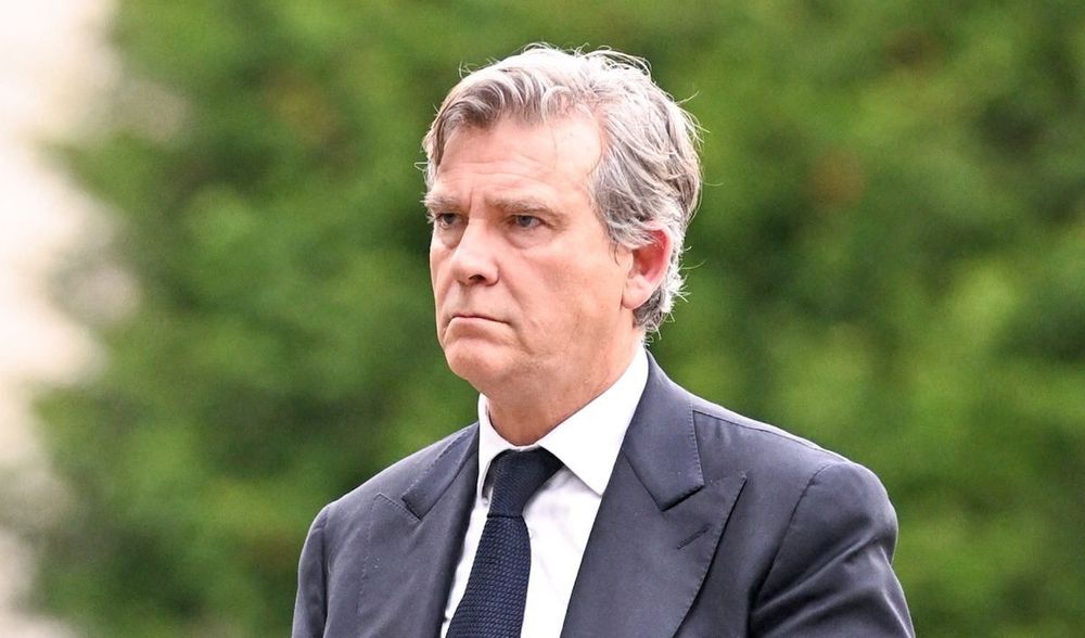 Une heure par semaine, des débats de fond : ce que prépare Arnaud Montebourg à l’antenne | So Busy Girls