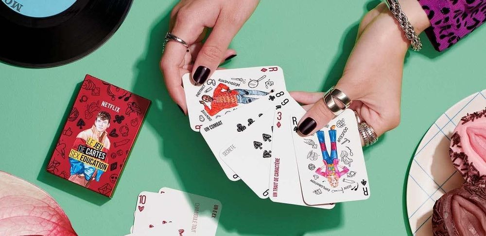 Sex Education : voici où pré-commander votre jeu de cartes gratuit de la série ! | So Busy Girls