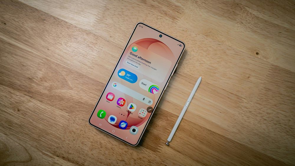 Pourquoi la coque de téléphone est devenue un vrai détail de style | So Busy Girls