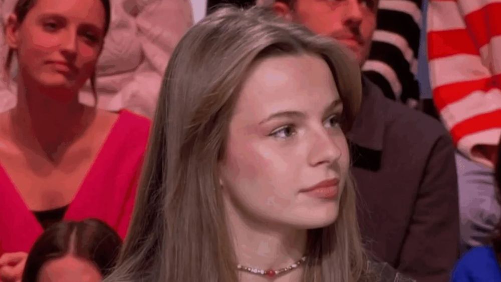 Un malaise en direct : ce moment où Yann Barthès réalise qu’il est allé trop loin face à Anouk | So Busy Girls