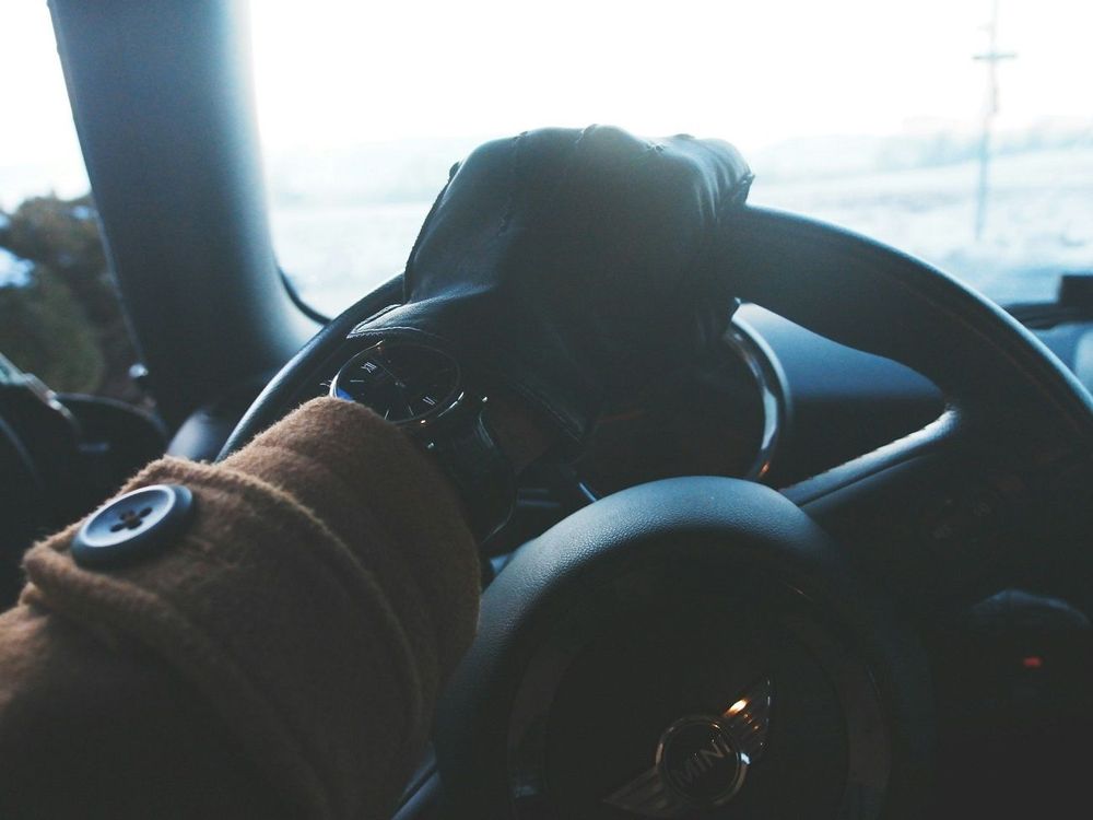 Neige et verglas : les réflexes indispensables pour rester en sécurité sur la route | So Busy Girls
