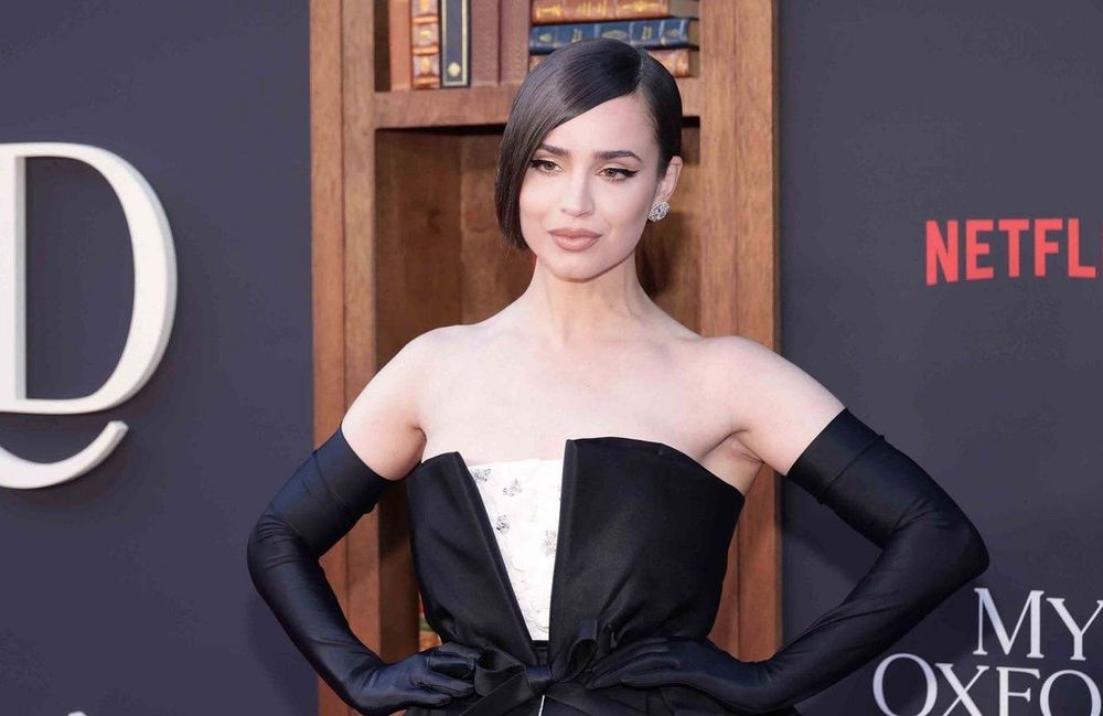 Elle est partout sur Netflix : qui est Sofia Carson, la nouvelle star montante et reine des romcoms ? | So Busy Girls
