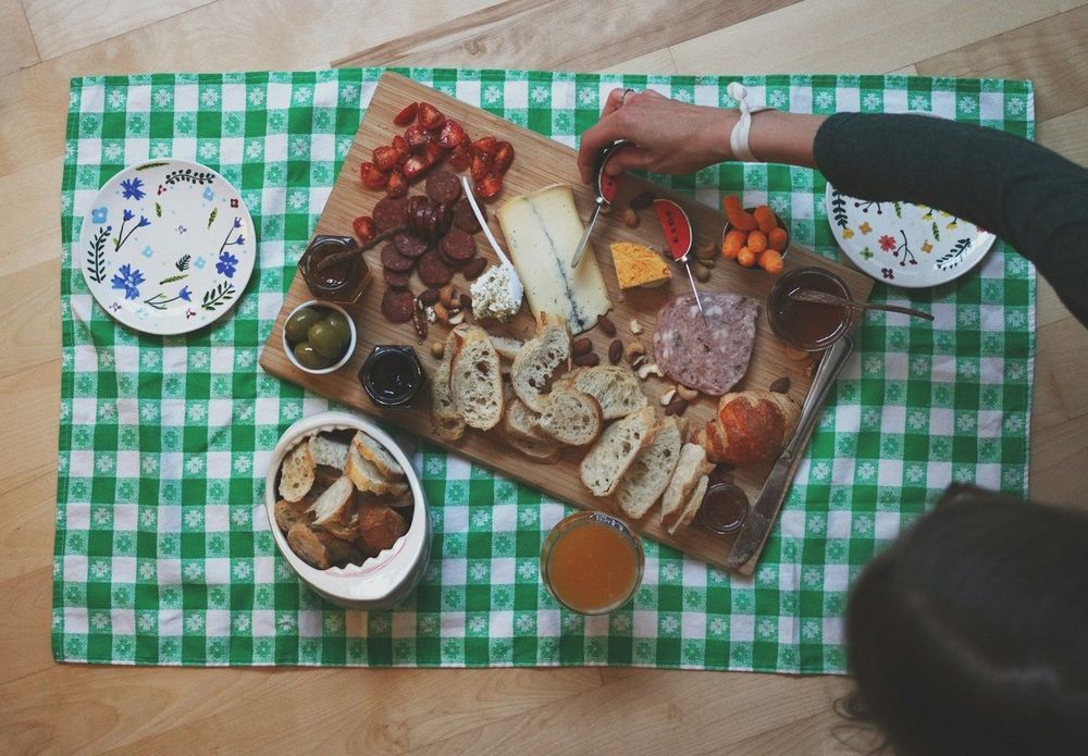 5 conseils pour épater vos invités avec une planche apéro originale et gourmande | So Busy Girls