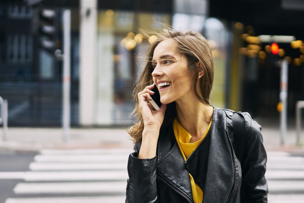 Voilà pourquoi vous marchez quand vous téléphonez | So Busy Girls