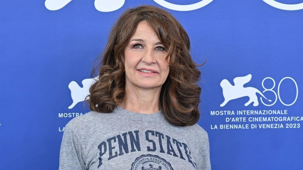 « Je n’ai pas pu en avoir, c’est comme ça » : Valérie Lemercier fait des confidences touchantes sur sa vie sans enfant et son fiancé plus jeune | So Busy Girls