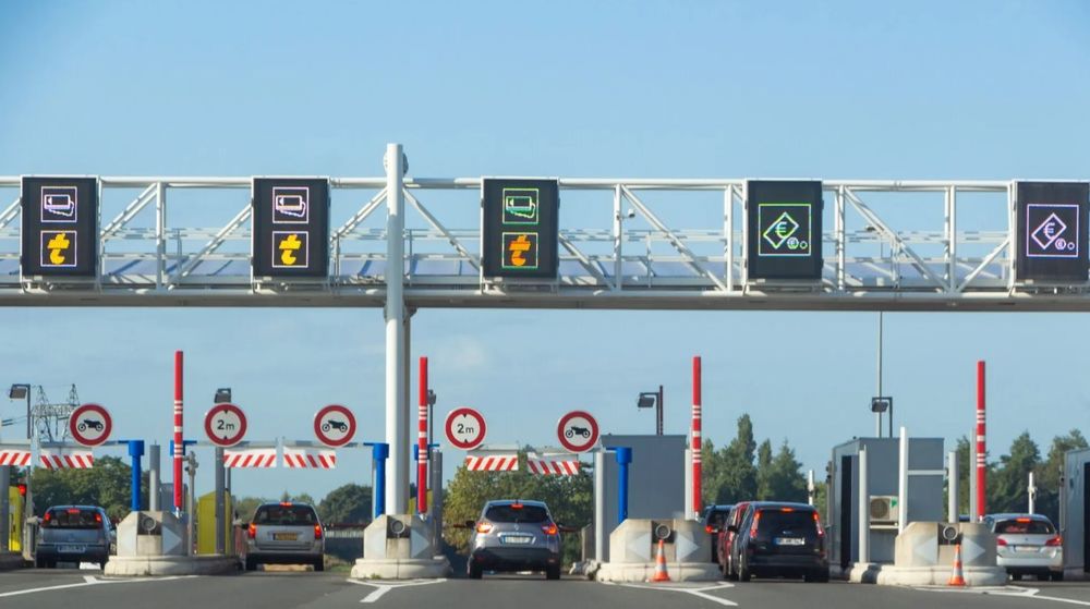 Péages à flux libre : l’arnaque par SMS qui pourrait piéger des milliers d’automobilistes cet été | So Busy Girls