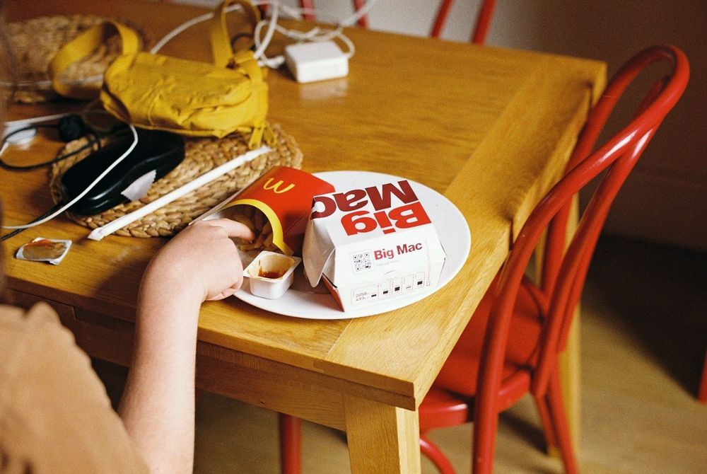 5 minutes de pub suffisent à faire trop manger les enfants, selon une étude choc | So Busy Girls