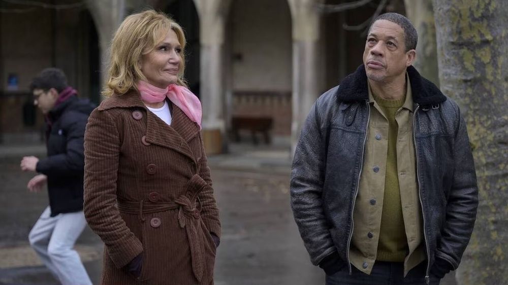 Audiences TV du lundi : Le Remplaçant cartonne, France 2 et M6 au coude à coude | So Busy Girls