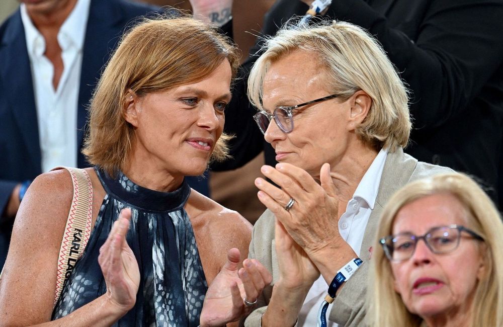 À quelques mètres de Line Renaud… La nuit d’angoisse de Muriel Robin dans sa maison des Hauts-de-Seine | So Busy Girls