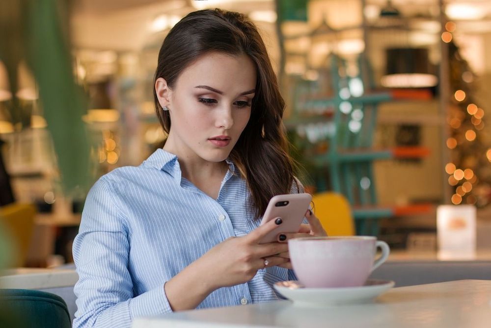 Voici la distance que vous parcourez chaque jour en scrollant sur votre smartphone | So Busy Girls