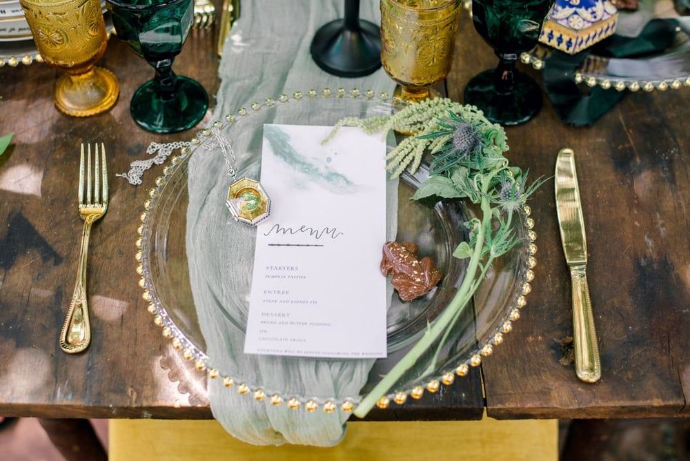 Ce mariage Harry Potter inspiré de la maison Serpentard est tellement réussi que les fans seront séduits | So Busy Girls