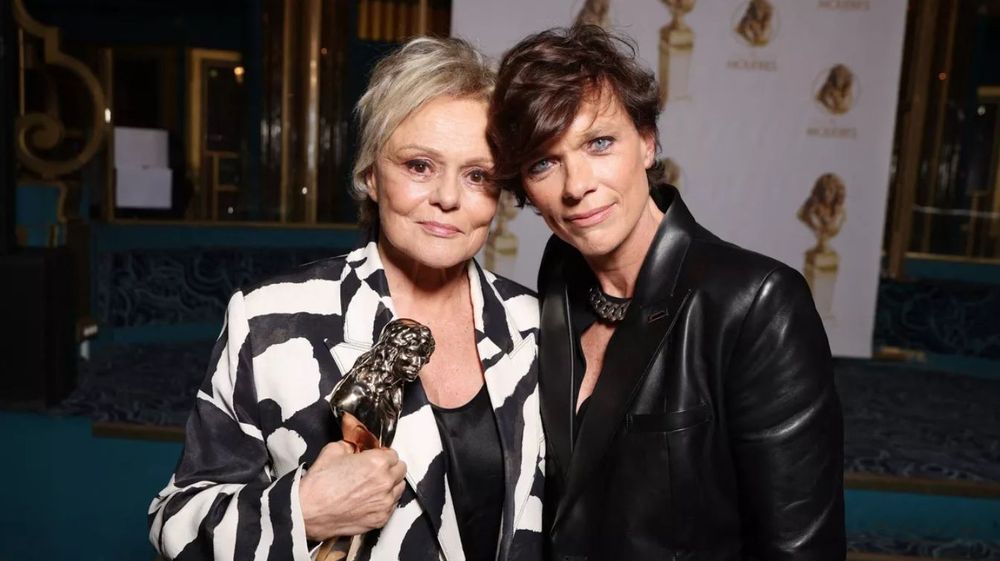Pourquoi Muriel Robin a laissé entendre dans son discours aux Molières que sa compagne Anne Le Nen avait changé bien plus que sa vie privée | So Busy Girls