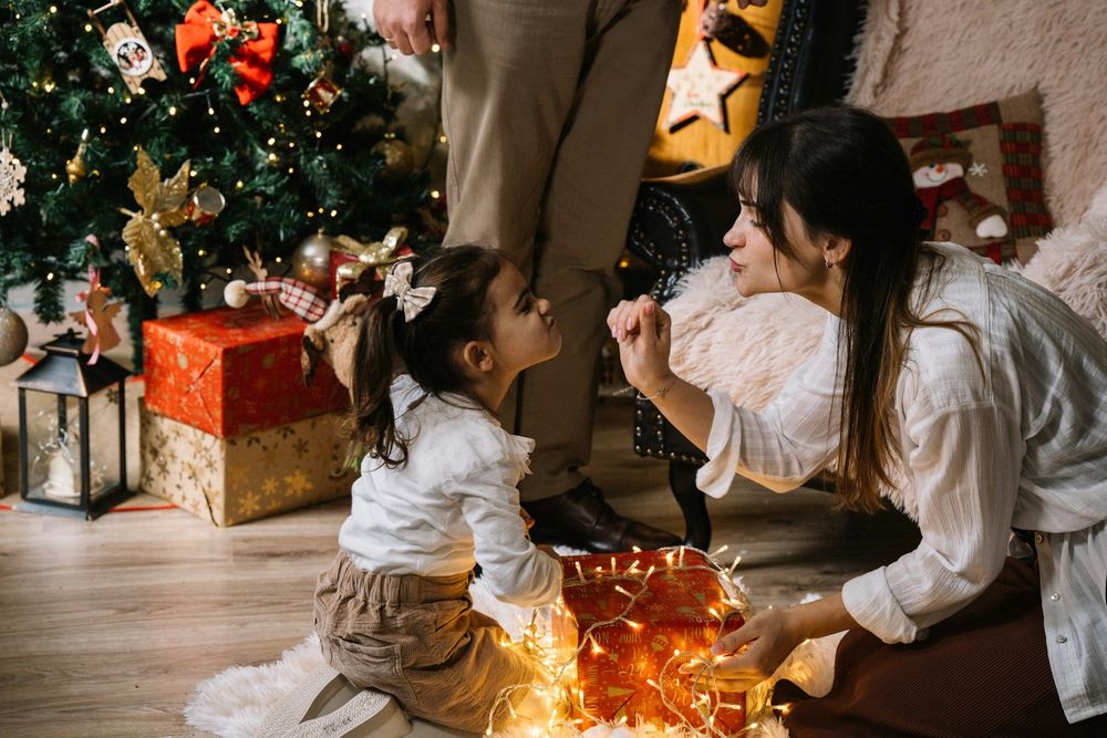 À Noël, ce détail met beaucoup de familles mal à l’aise… sans que personne n’ose en parler | So Busy Girls