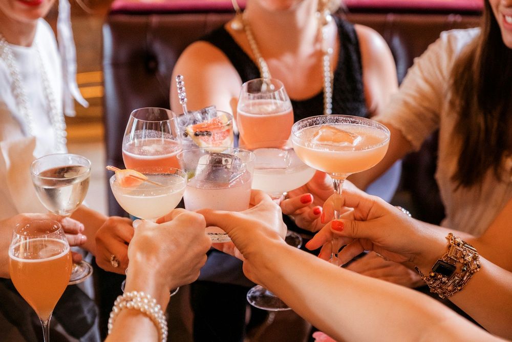 Fêtes et foule : comment profiter quand on se sent vite submergée | So Busy Girls