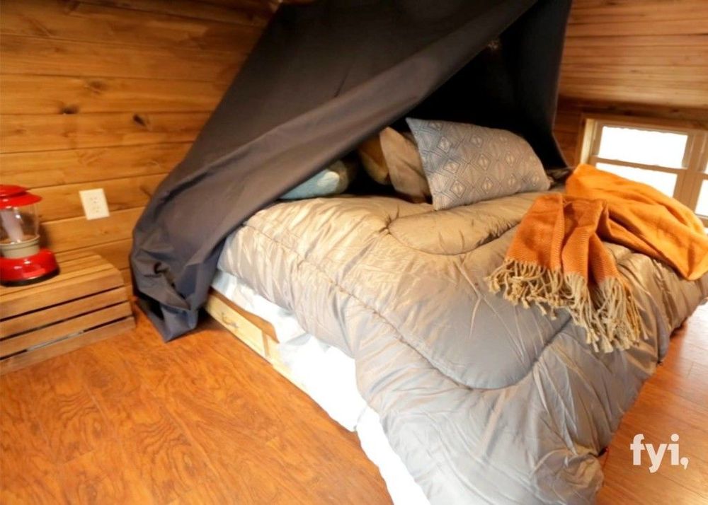 Cette maison semble petite, mais quand vous verrez l'intérieur, vous serez épaté ! | So Busy Girls