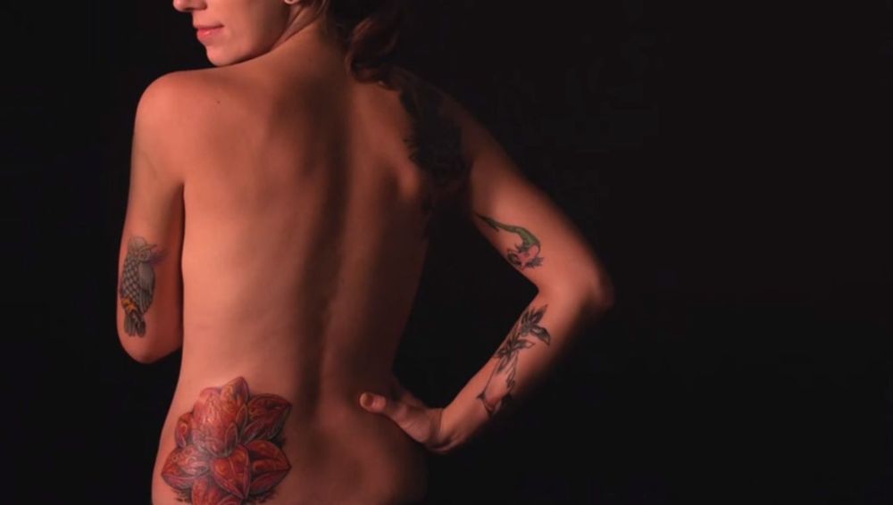 Elle se fait faire 11 tatouages en 1 semaine | So Busy Girls
