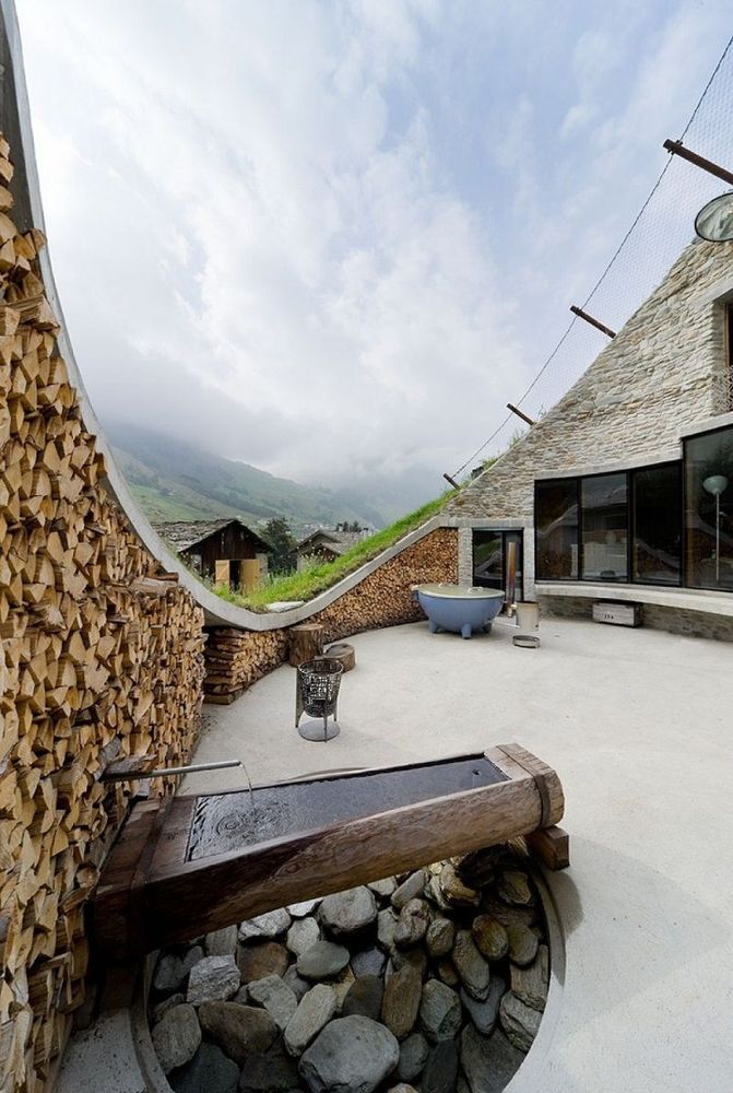 Cette maison troglodyte a été habilement transformée en villa luxueuse | So Busy Girls
