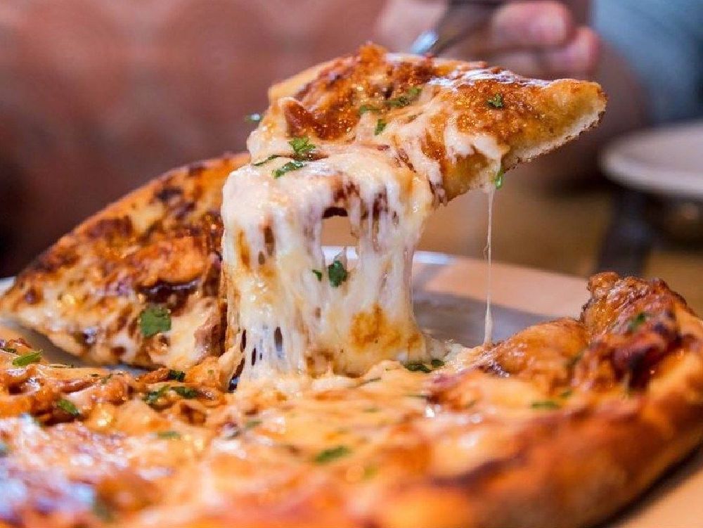 Avis aux amateurs de pizza : la deuxième meilleure pizzeria d'Europe se trouve à Montmartre ! | So Busy Girls