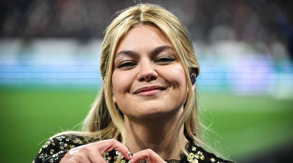 Louane se retire des réseaux sociaux car la pression médiatique avant l'Eurovision est trop forte | So Busy Girls