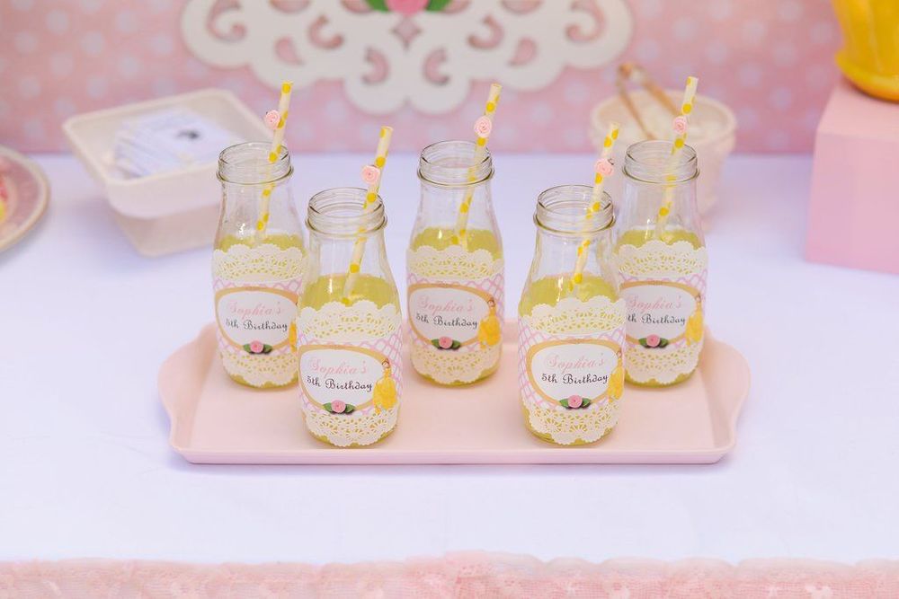 Cette décoration d'anniversaire La Belle et La Bête est tellement réussie que vous voudrez la même | So Busy Girls