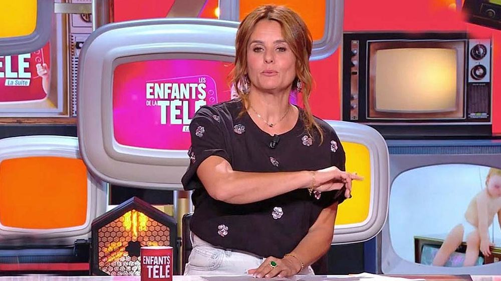 "Je déteste cette femme" : Faustine Bollaert prend une pique inattendue de l'un de ses invités dans Les Enfants de la télé | So Busy Girls