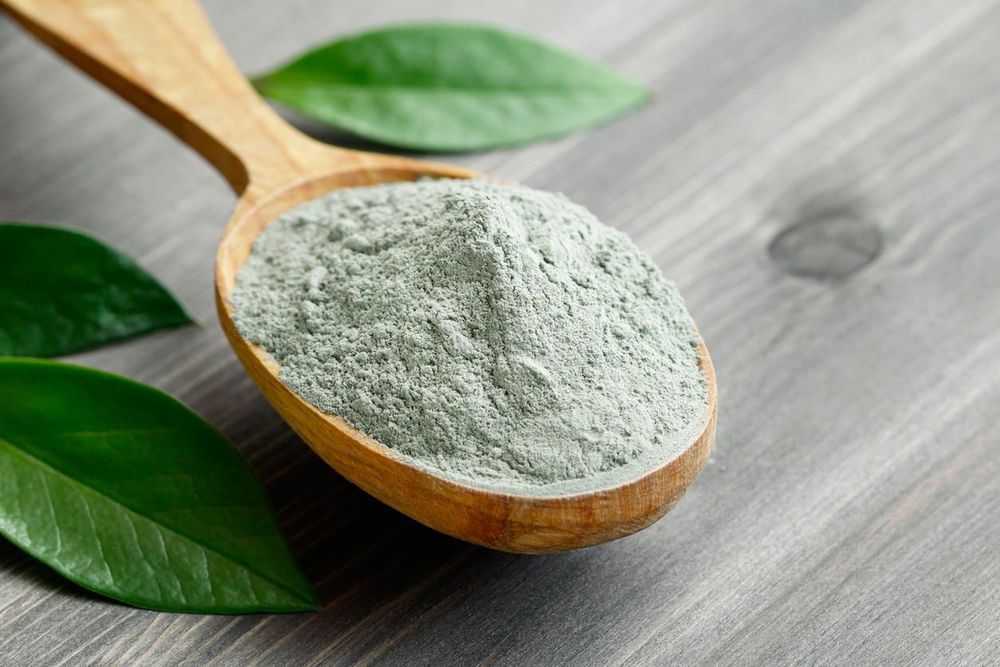 11 bienfaits de l'argile verte sur le corps | So Busy Girls