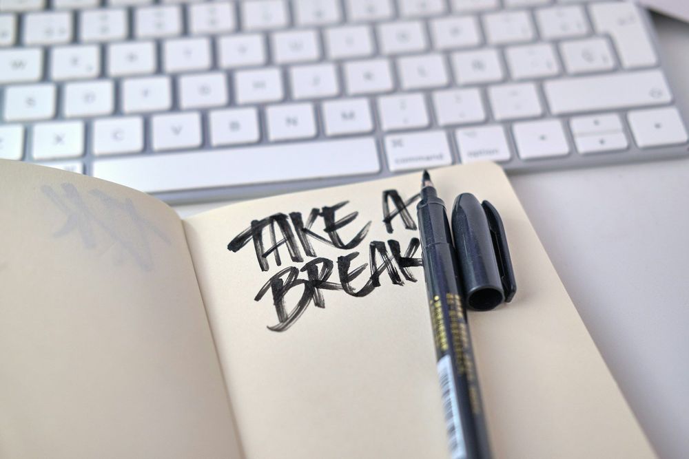 10 signes que vous êtes un véritable accro au travail | So Busy Girls