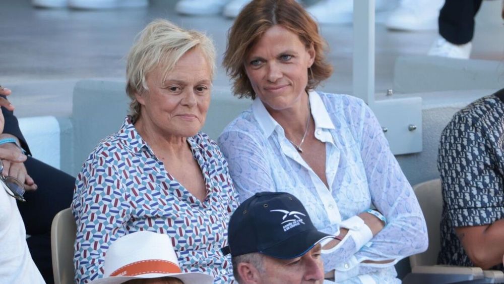 Après Bruno Guillon et Christophe Beaugrand, une autre figure de la télé visée chez elle | So Busy Girls
