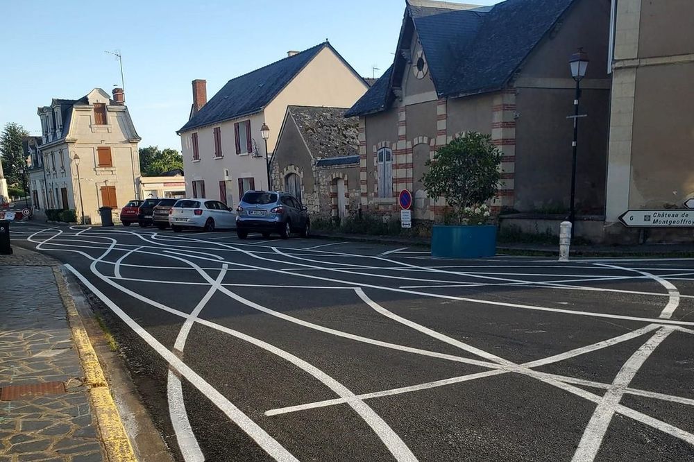 Cette route française aux lignes étranges devient virale sur les réseaux | So Busy Girls