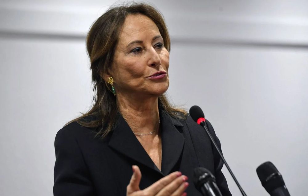 Ce détail qui a tout ravivé : pourquoi une simple séquence télé a fait replonger Ségolène Royal 20 ans en arrière | So Busy Girls
