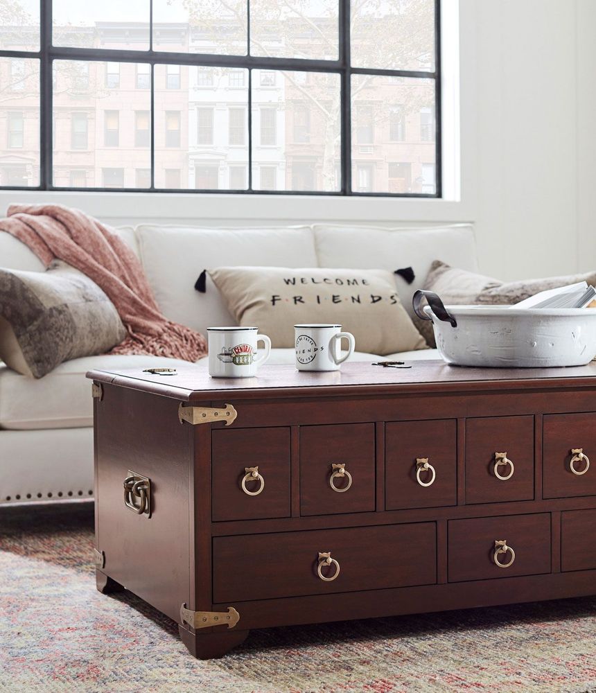 Cette chaîne de magasins déco lance une collection de meubles et d'accessoires Friends cet été | So Busy Girls