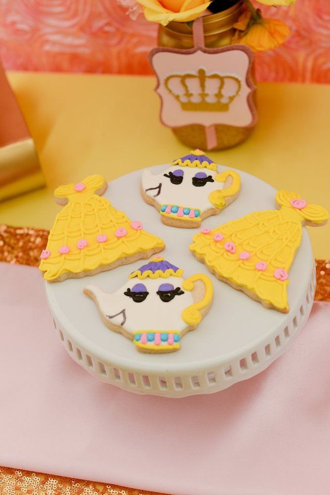 Cette décoration d'anniversaire La Belle et La Bête est tellement réussie que vous voudrez la même | So Busy Girls