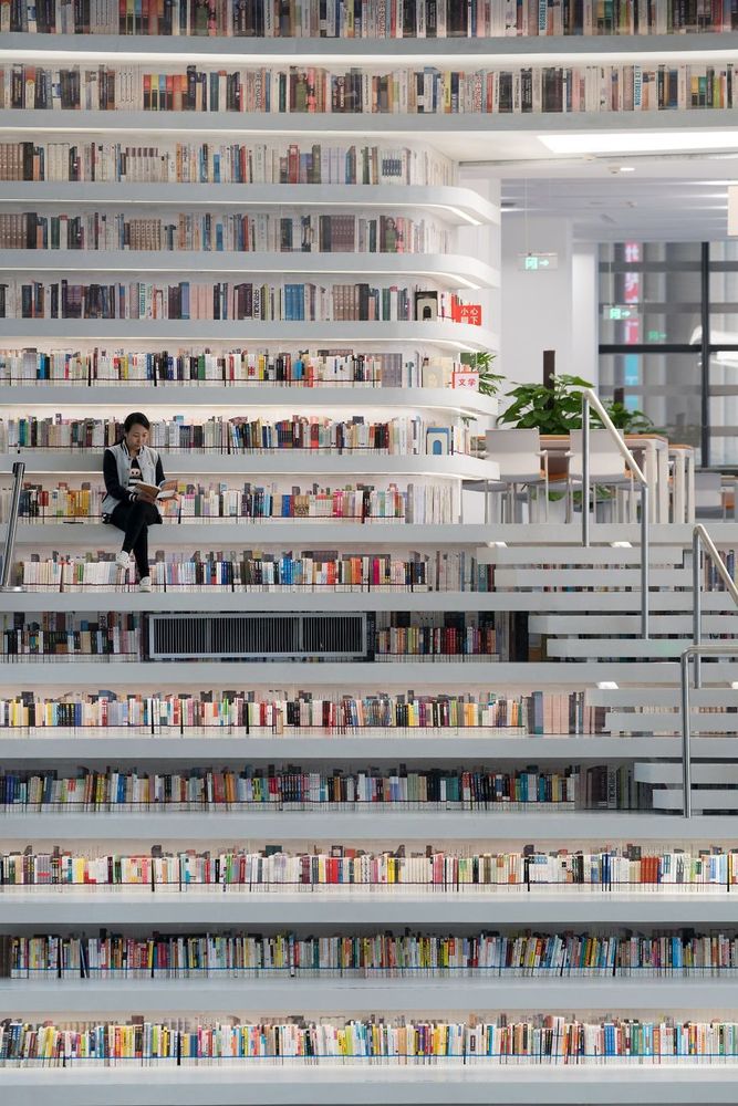 Cette bibliothèque contient plus d'1,2 million de livres et sa structure unique est tout simplement époustouflante | So Busy Girls