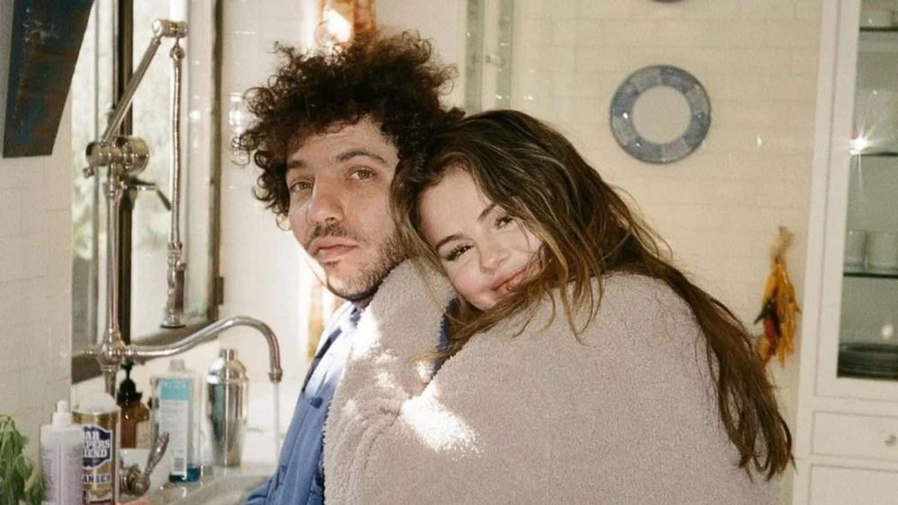 “J’ai tout arrêté pour elle” : la décision radicale de Benny Blanco avant de conquérir Selena Gomez | So Busy Girls