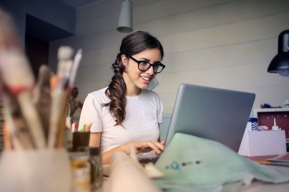 Enfin un fond de teint anti lumière bleue pour protéger sa peau des écrans et éviter les rides avant l'heure | So Busy Girls