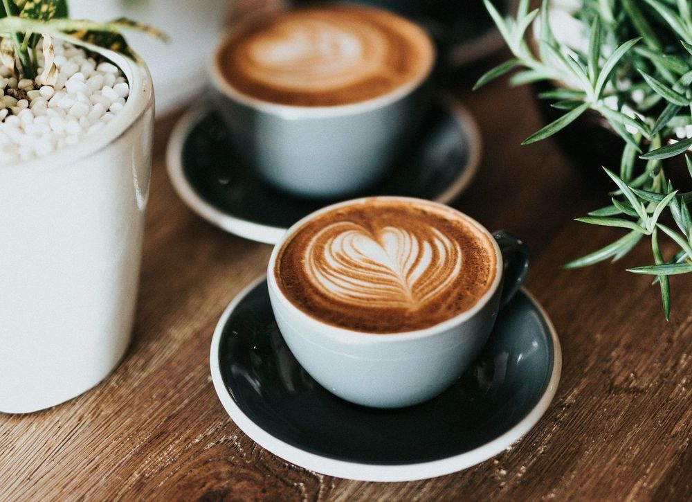 Ces petits rituels qui aident à lâcher la pression (et pourquoi certains préfèrent la vape au café) | So Busy Girls