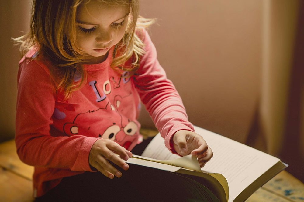 10 conseils pour encourager son enfant à lire plus | So Busy Girls